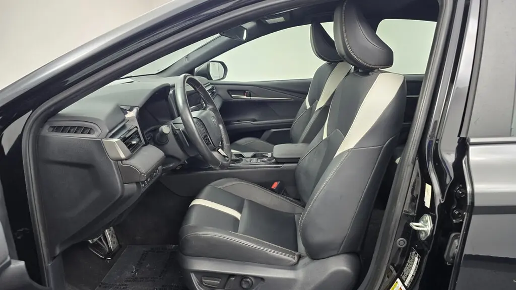 2025 TOYOTA CAMRY SE photo 13