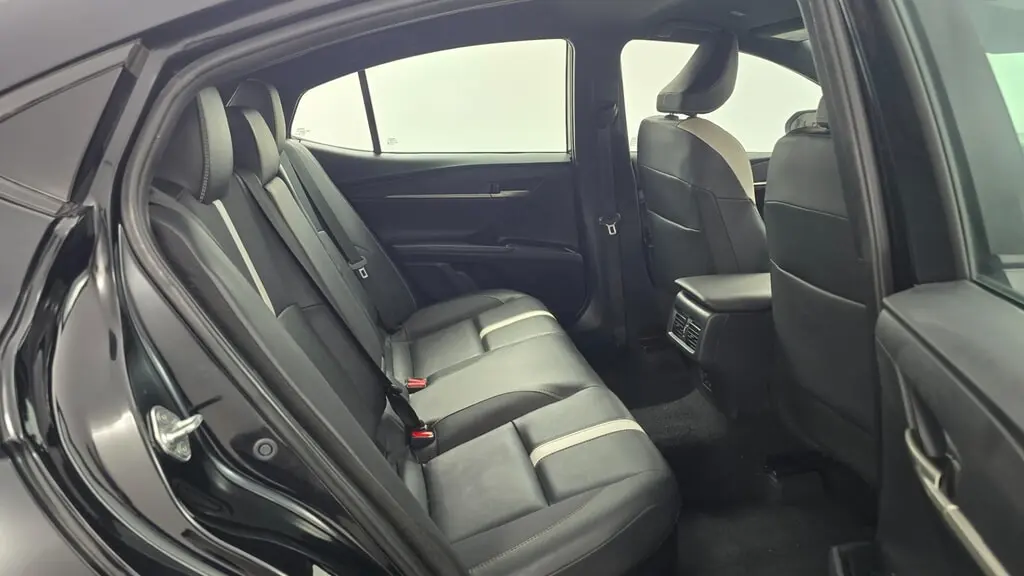 2025 TOYOTA CAMRY SE photo 18