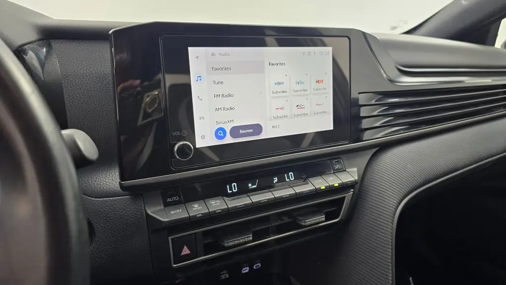 2025 TOYOTA CAMRY SE photo 28