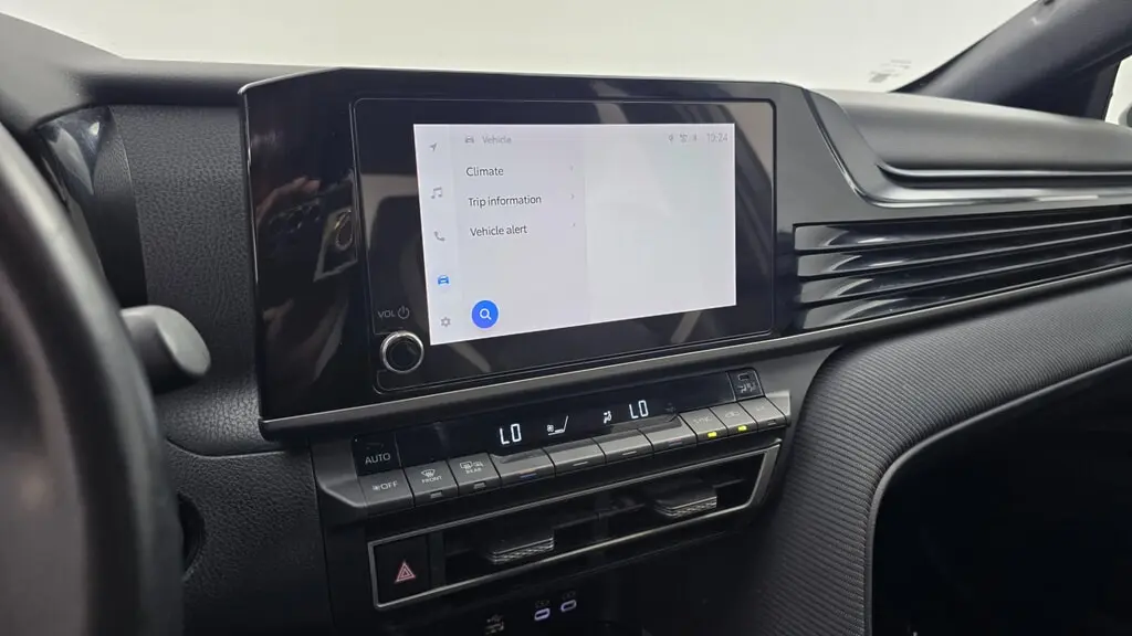 2025 TOYOTA CAMRY SE photo 30