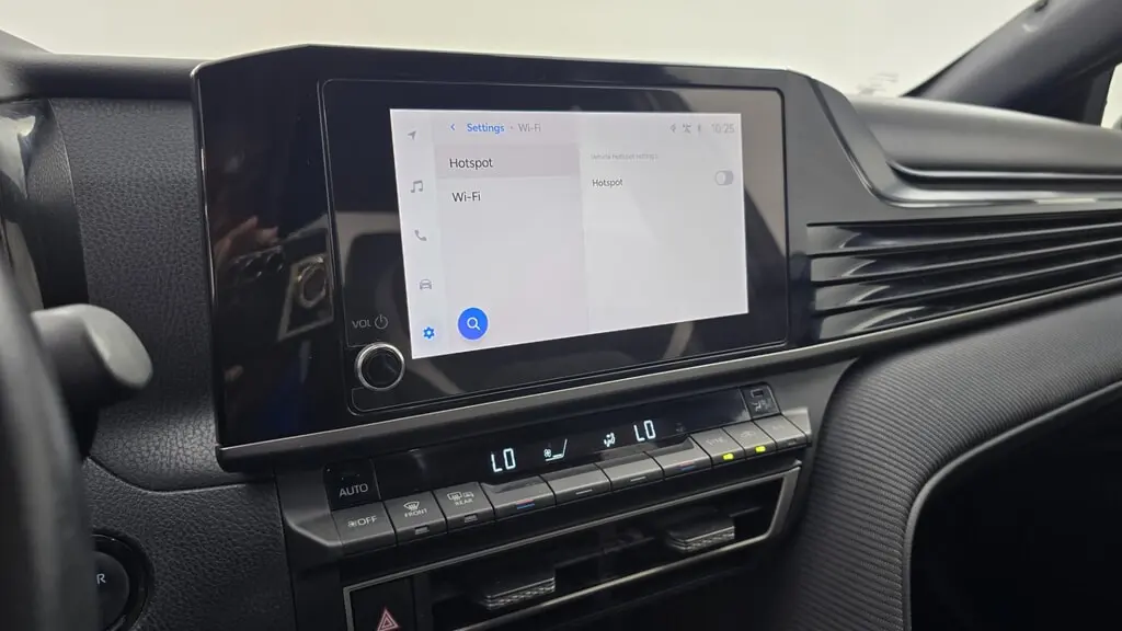 2025 TOYOTA CAMRY SE photo 31