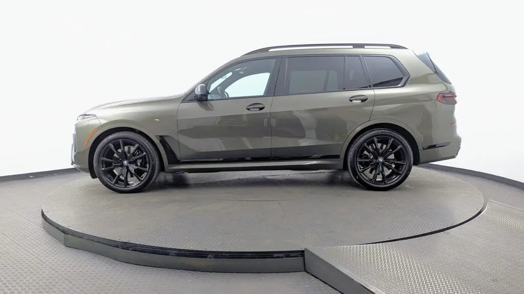 2024 BMW X7 M60I photo 2