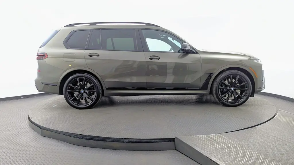 2024 BMW X7 M60I photo 8