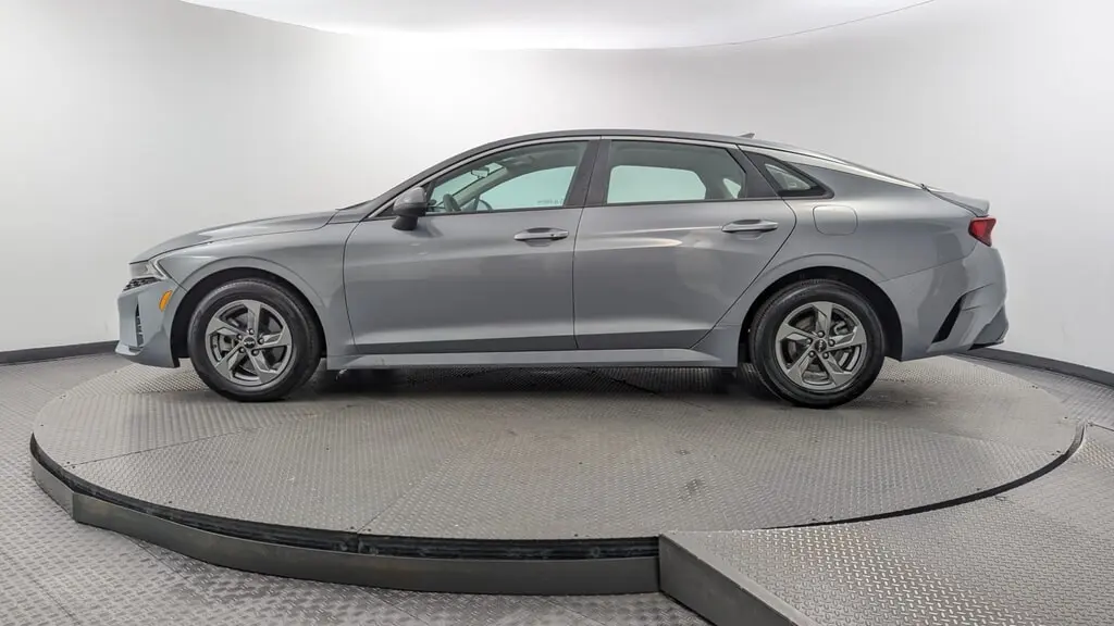 2023 KIA K5 LXS photo 2