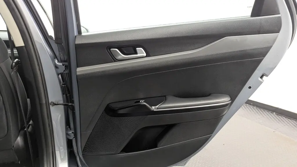 2023 KIA K5 LXS photo 20