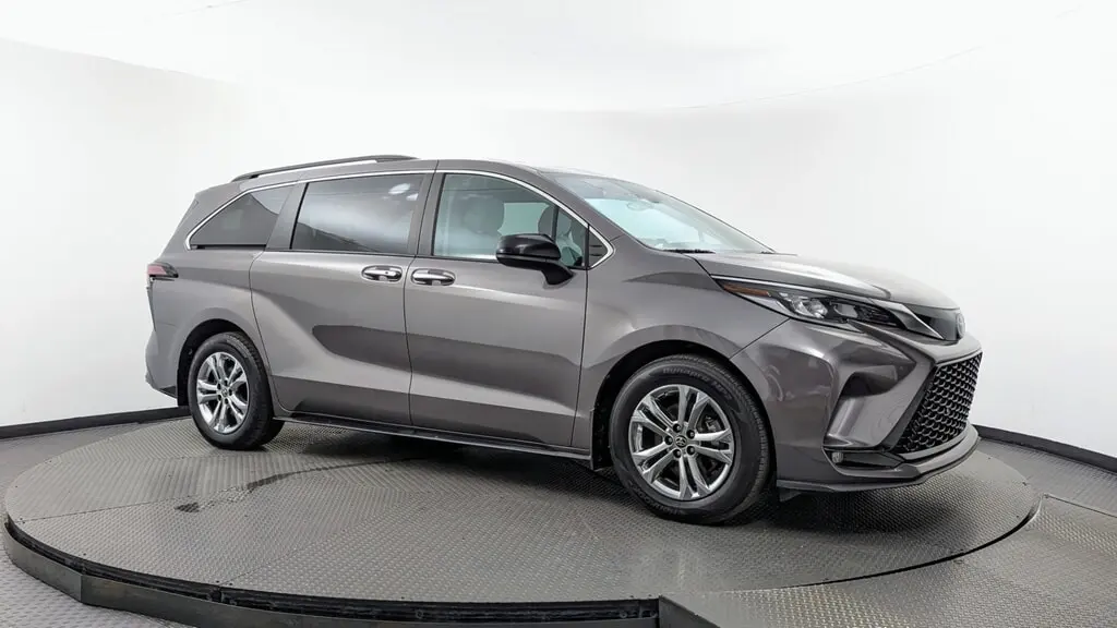 2022 TOYOTA SIENNA XSE photo 8