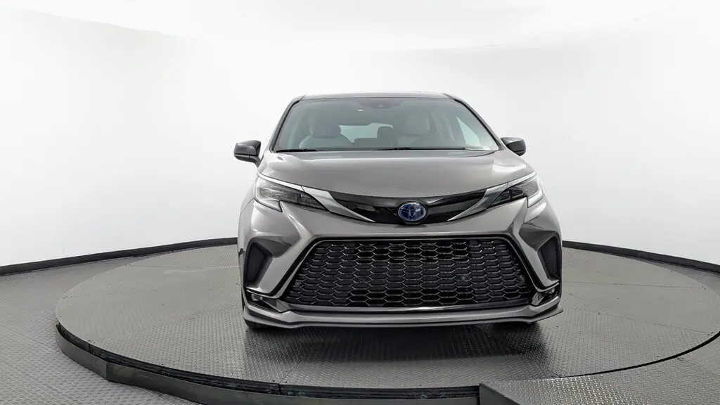 2022 TOYOTA SIENNA XSE photo 10