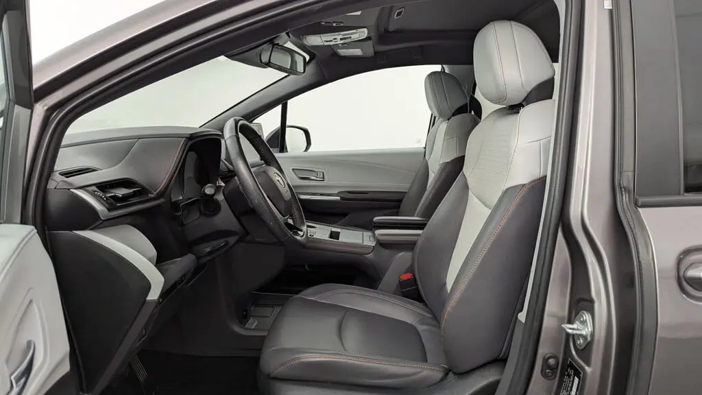 2022 TOYOTA SIENNA XSE photo 12