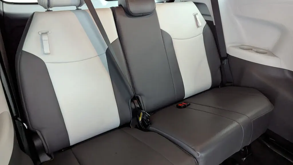 2022 TOYOTA SIENNA XSE photo 17