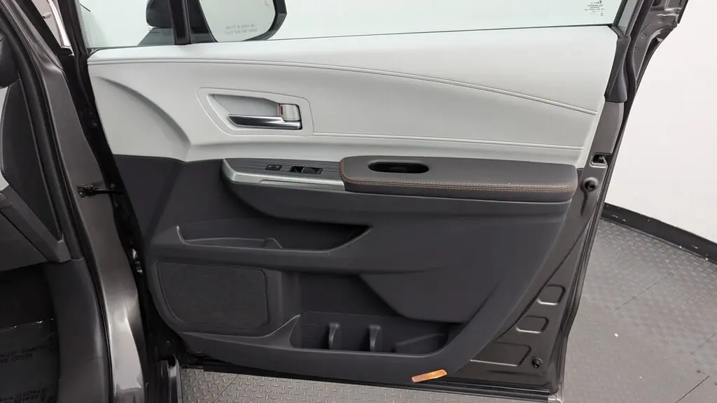 2022 TOYOTA SIENNA XSE photo 21