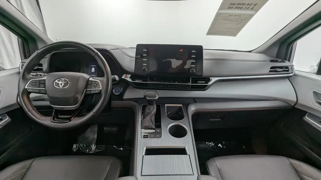2022 TOYOTA SIENNA XSE photo 23