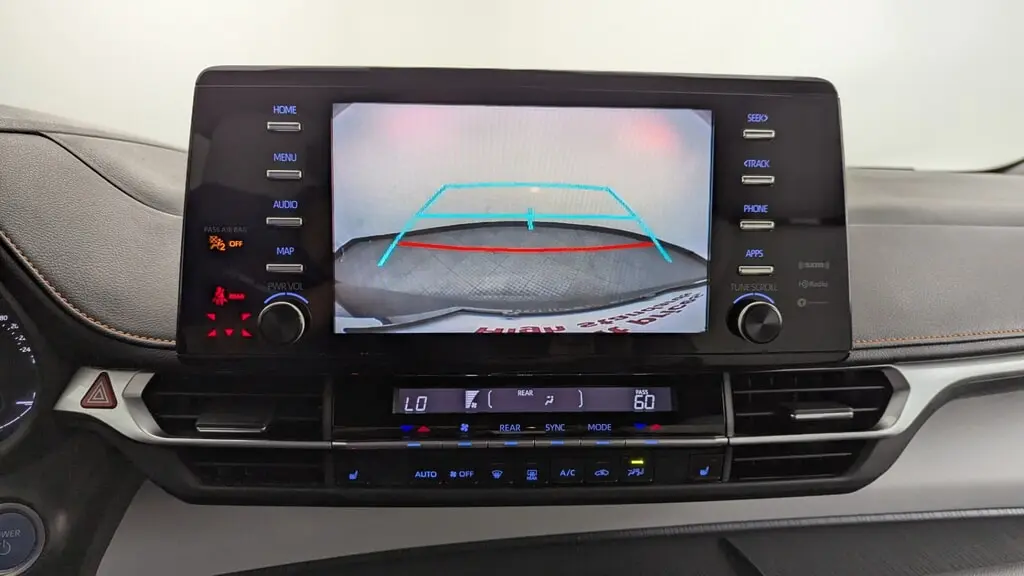 2022 TOYOTA SIENNA XSE photo 27