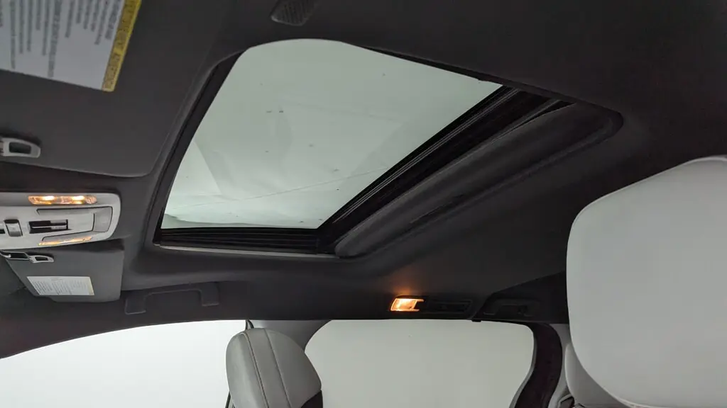 2022 TOYOTA SIENNA XSE photo 28