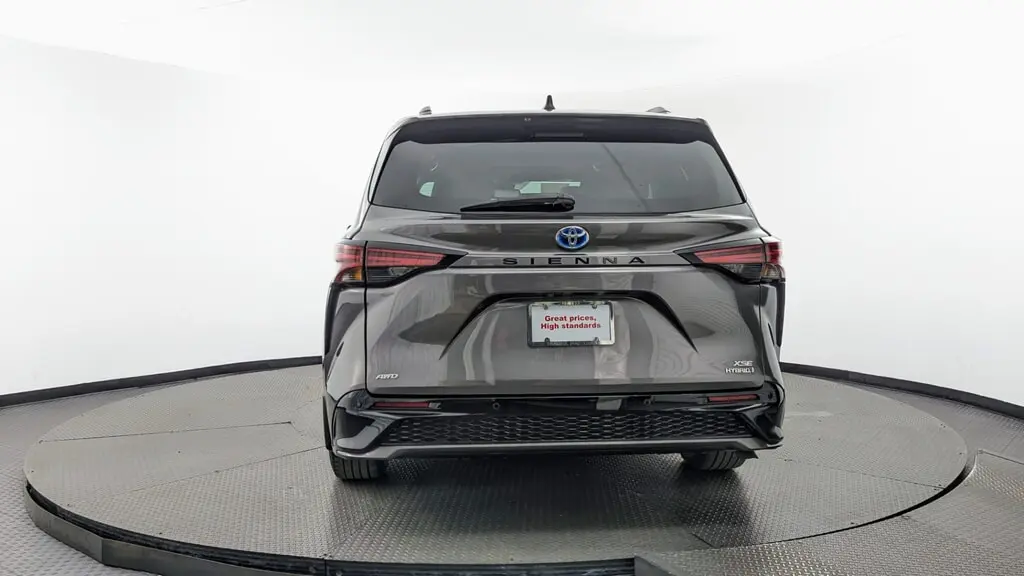 2022 TOYOTA SIENNA XSE photo 5