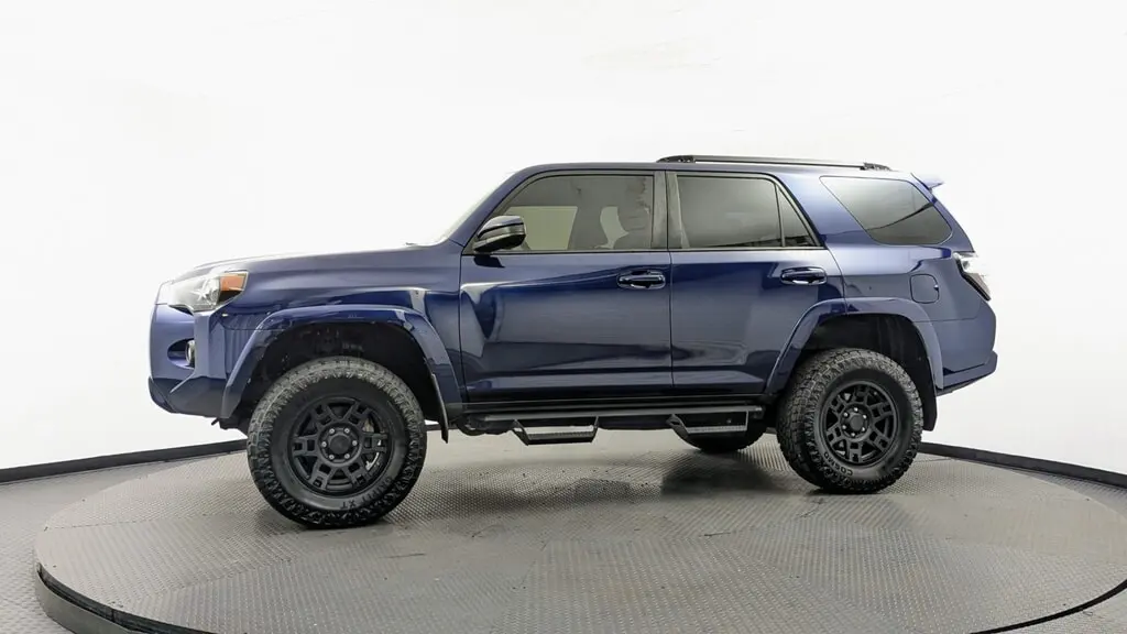 2019 TOYOTA 4RUNNER SR5 photo 2