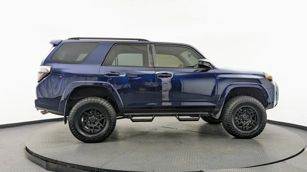 2019 TOYOTA 4RUNNER SR5 photo 8