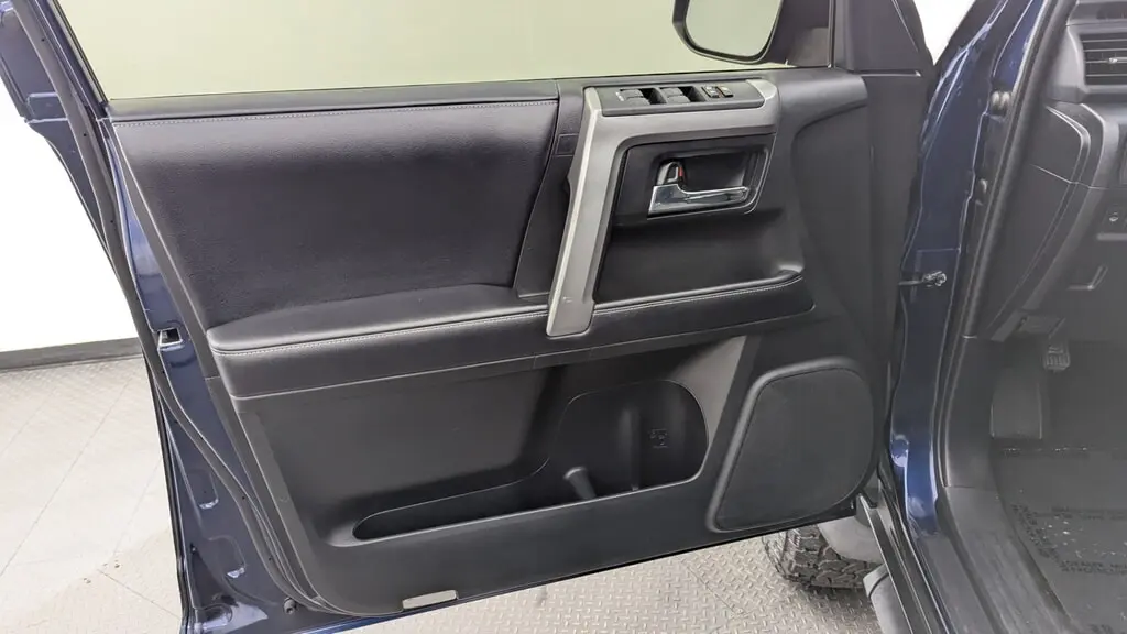 2019 TOYOTA 4RUNNER SR5 photo 12
