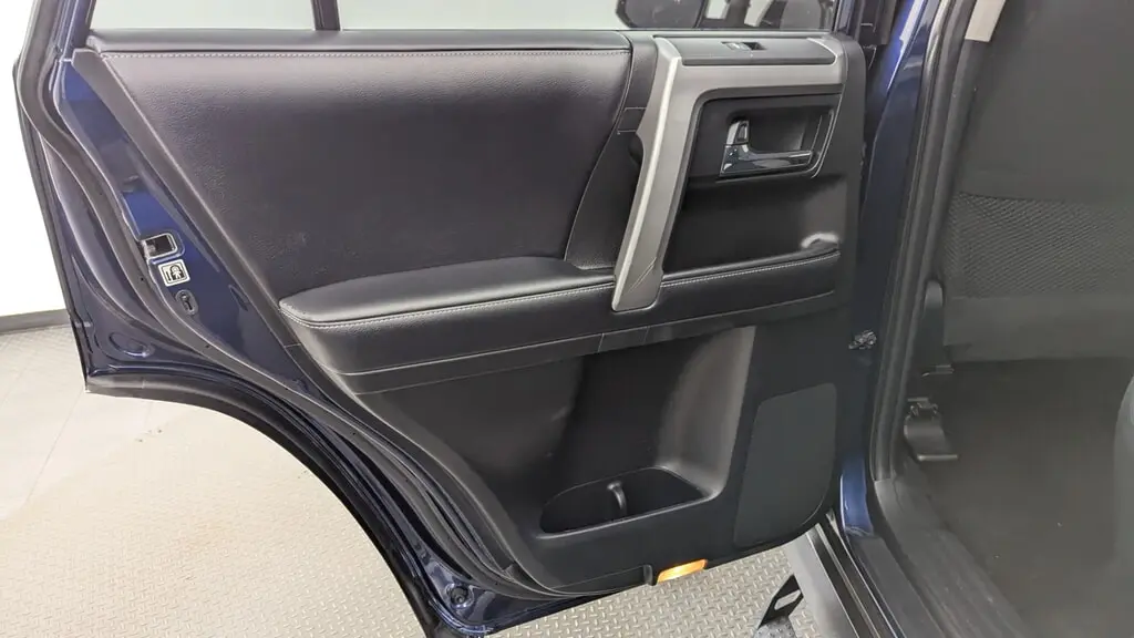 2019 TOYOTA 4RUNNER SR5 photo 15