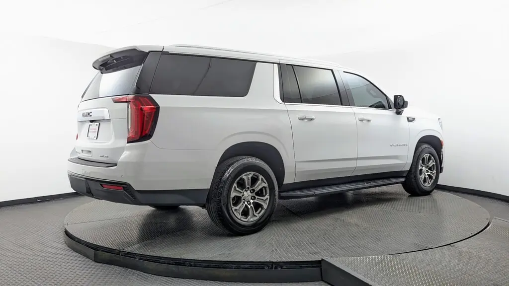 2023 GMC YUKON XL SLE photo 7