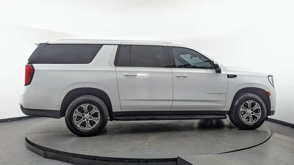 2023 GMC YUKON XL SLE photo 8