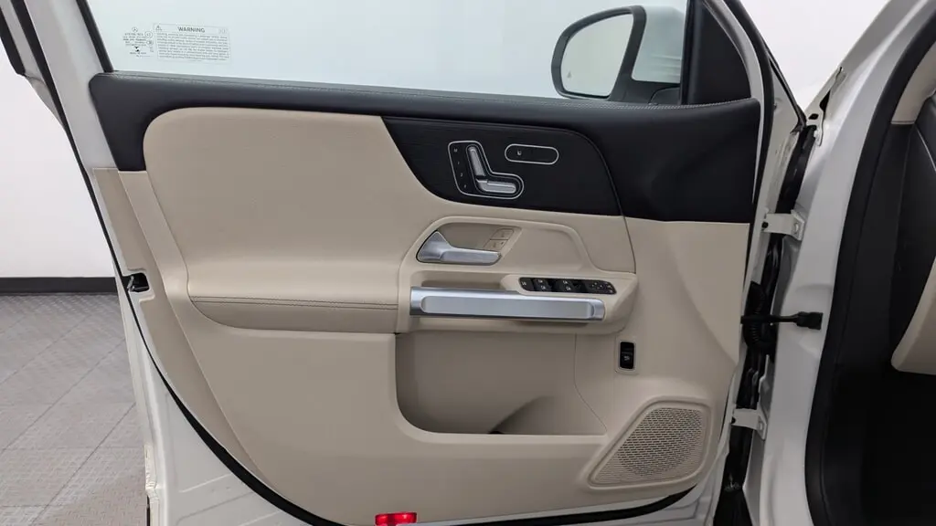 2021 MERCEDES-BENZ GLB GLB 250 photo 12