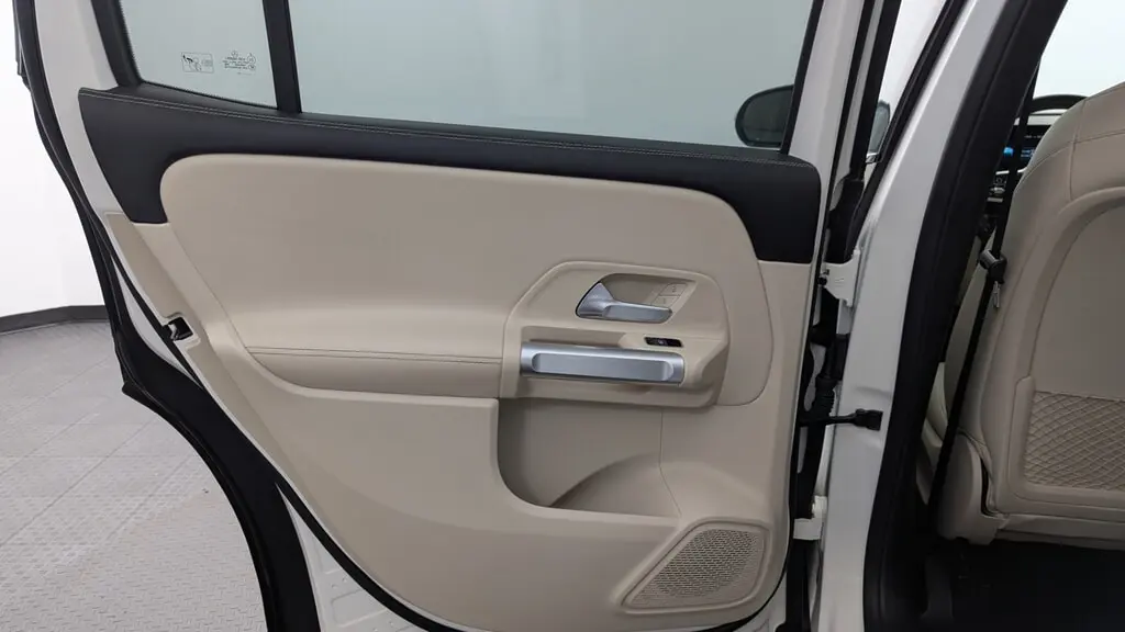 2021 MERCEDES-BENZ GLB GLB 250 photo 15