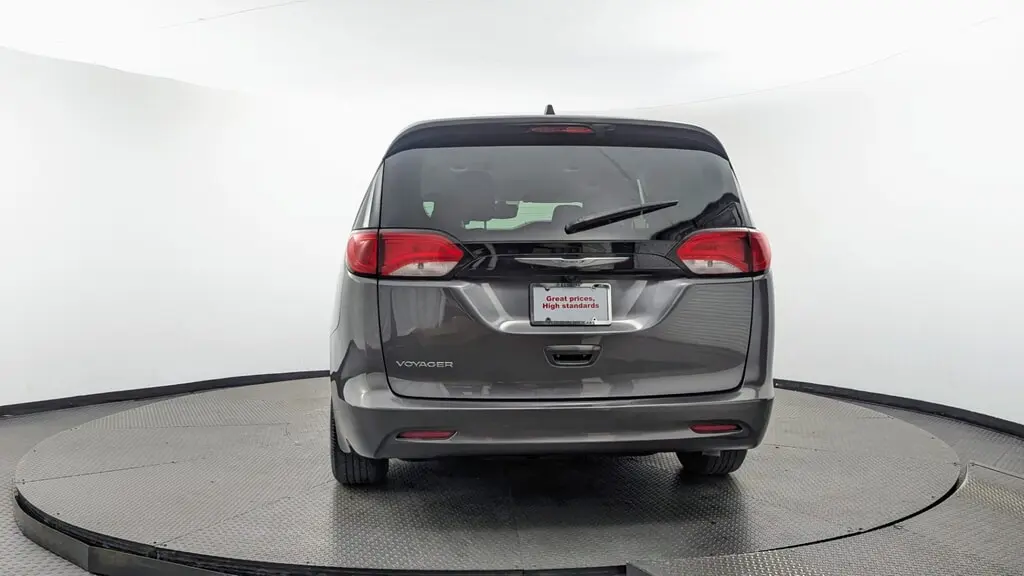 2023 CHRYSLER VOYAGER LX photo 6