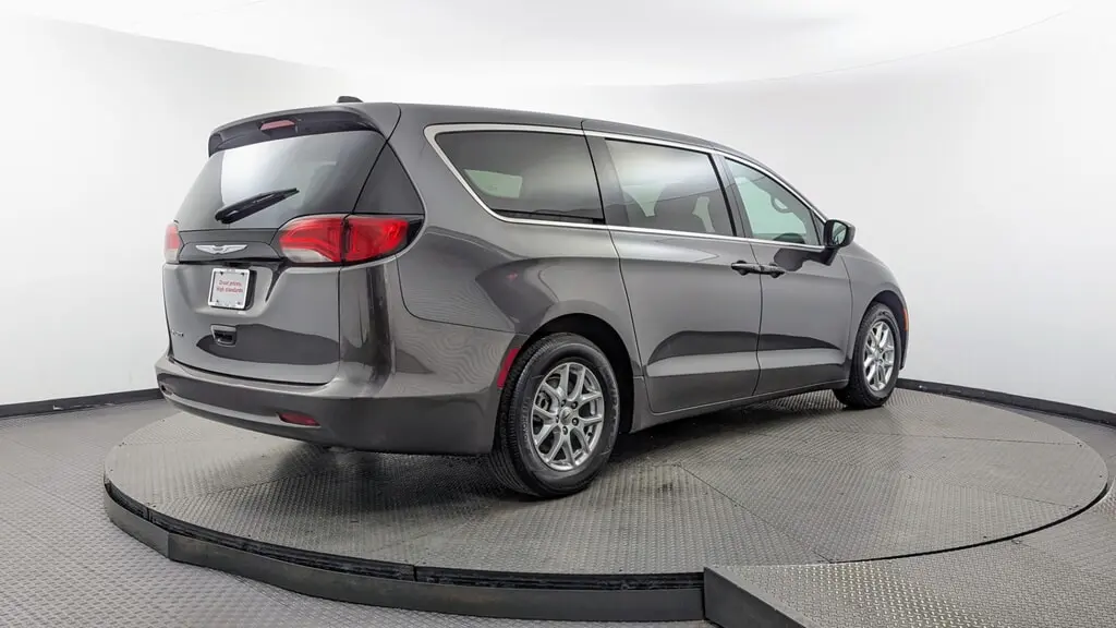 2023 CHRYSLER VOYAGER LX photo 7
