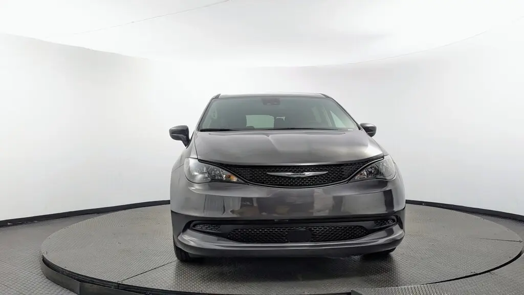 2023 CHRYSLER VOYAGER LX photo 11