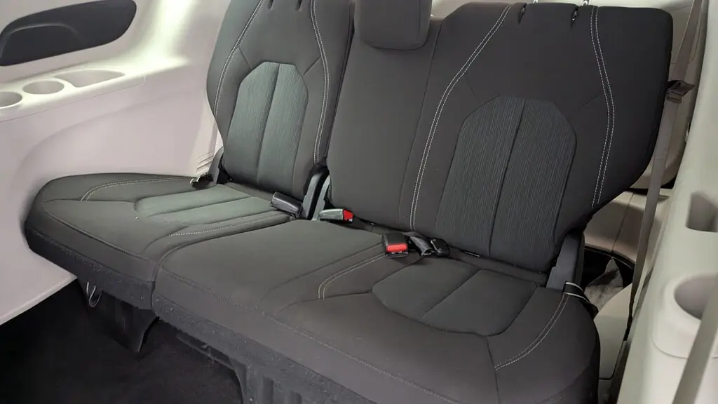 2023 CHRYSLER VOYAGER LX photo 16