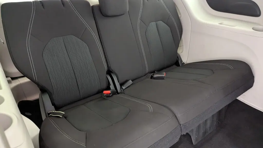 2023 CHRYSLER VOYAGER LX photo 17