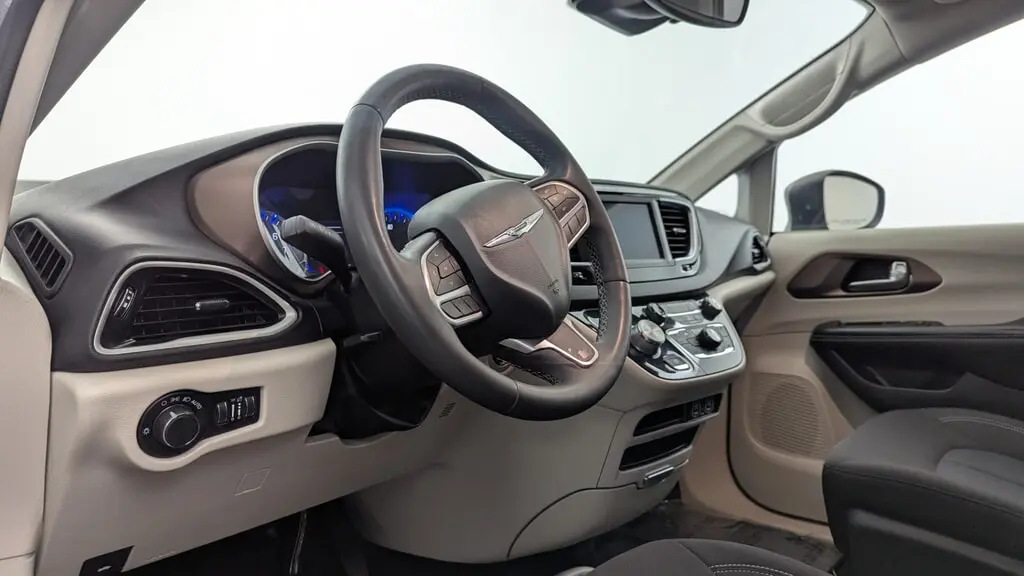2023 CHRYSLER VOYAGER LX photo 22