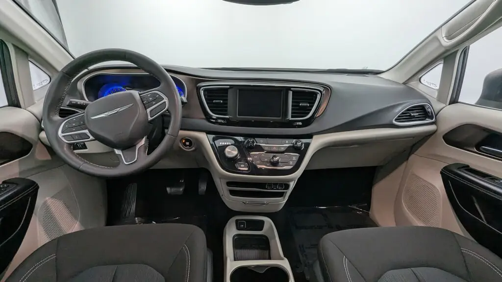 2023 CHRYSLER VOYAGER LX photo 23