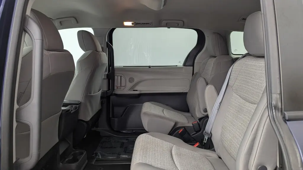 2023 TOYOTA SIENNA LE photo 15