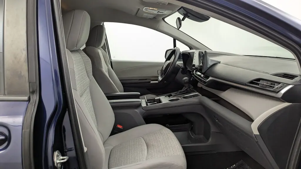 2023 TOYOTA SIENNA LE photo 21