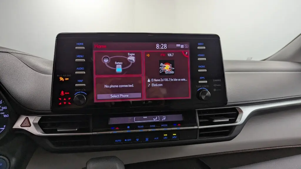 2023 TOYOTA SIENNA LE photo 27