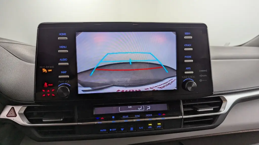 2023 TOYOTA SIENNA LE photo 28