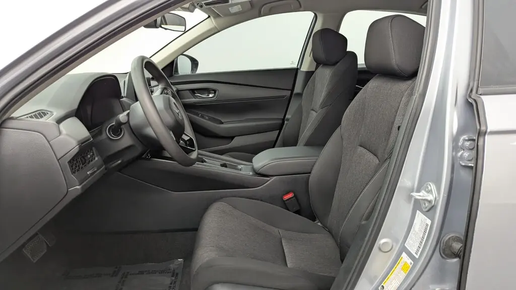 2025 HONDA ACCORD LX photo 13