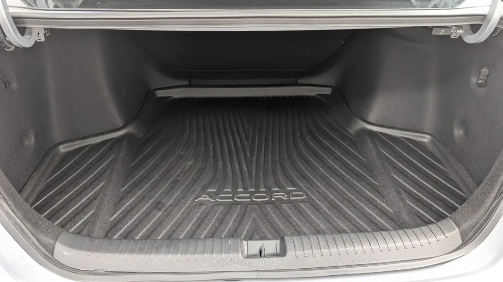 2025 HONDA ACCORD LX photo 17