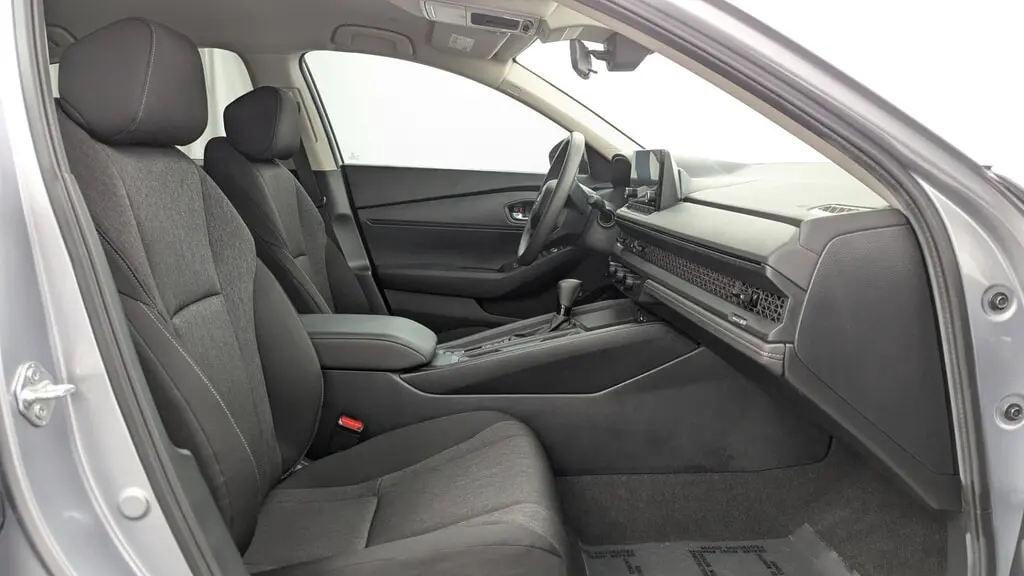 2025 HONDA ACCORD LX photo 21