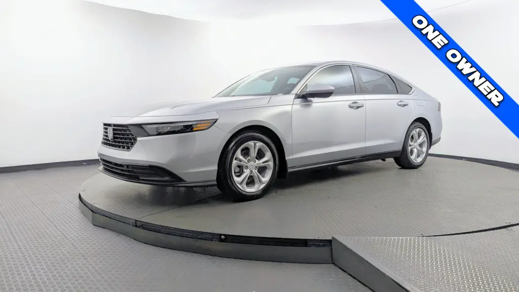 2025 HONDA ACCORD LX photo 1