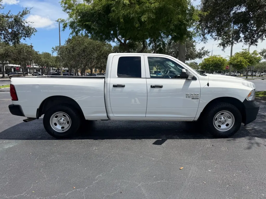 2023 RAM 1500 CLASSIC TRADESMAN photo 4