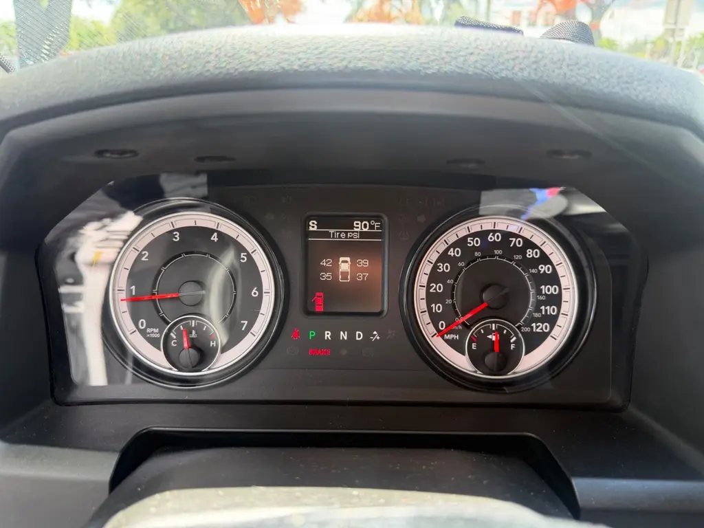 2023 RAM 1500 CLASSIC TRADESMAN photo 8