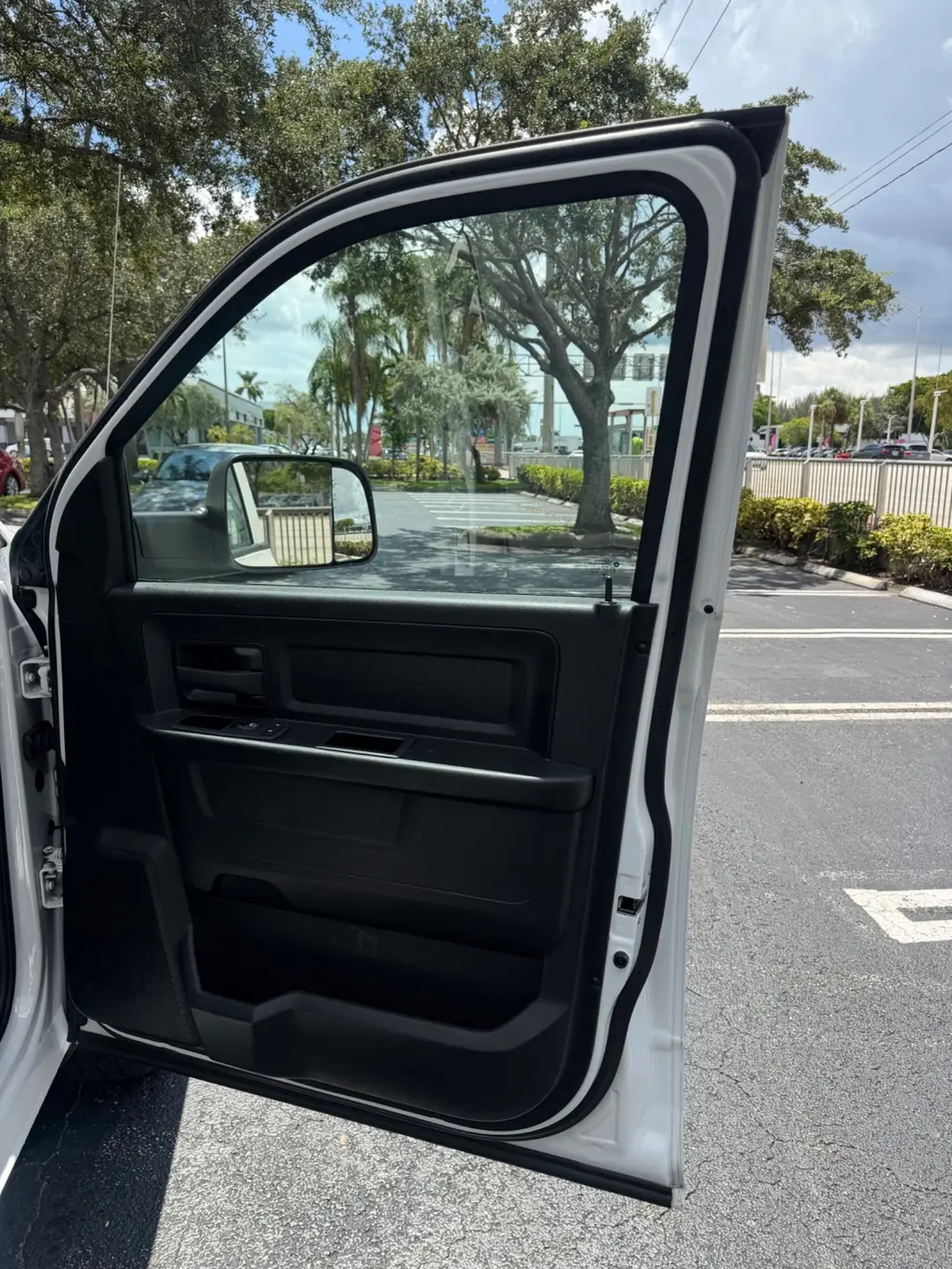 2023 RAM 1500 CLASSIC TRADESMAN photo 18