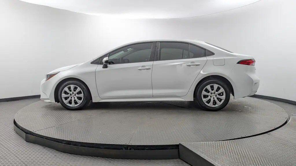 2023 TOYOTA COROLLA LE photo 2