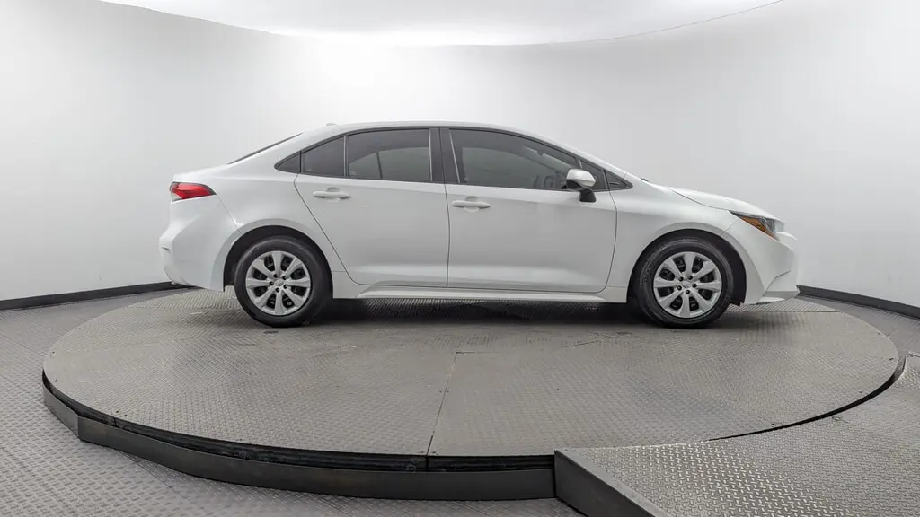 2023 TOYOTA COROLLA LE photo 8