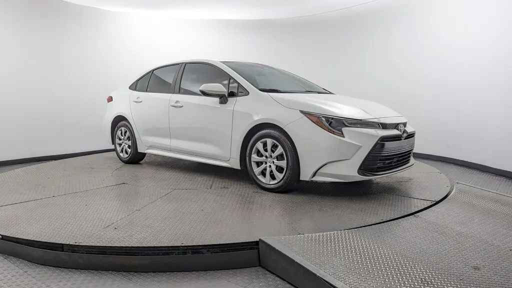 2023 TOYOTA COROLLA LE photo 10