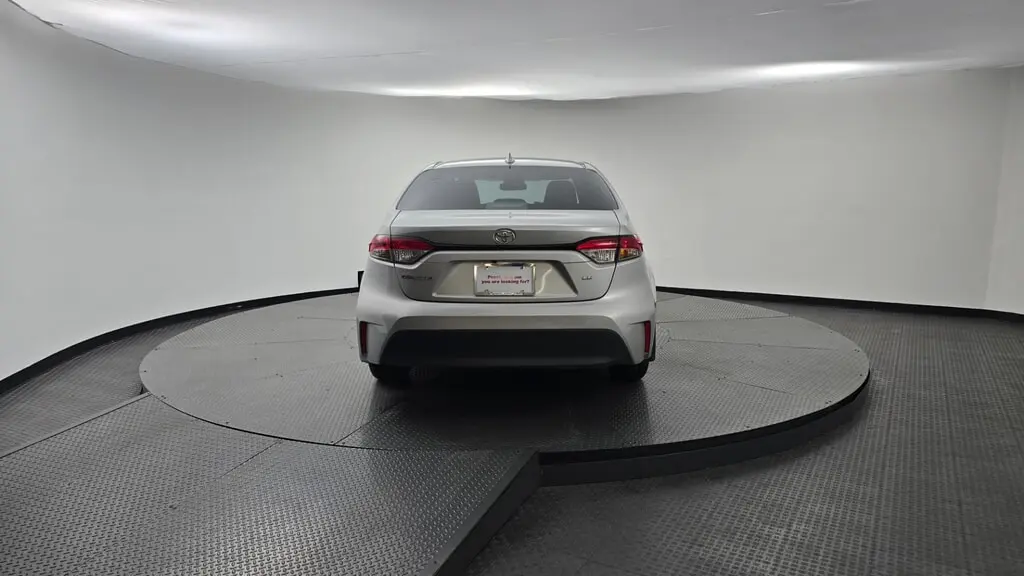 2025 TOYOTA COROLLA LE photo 6