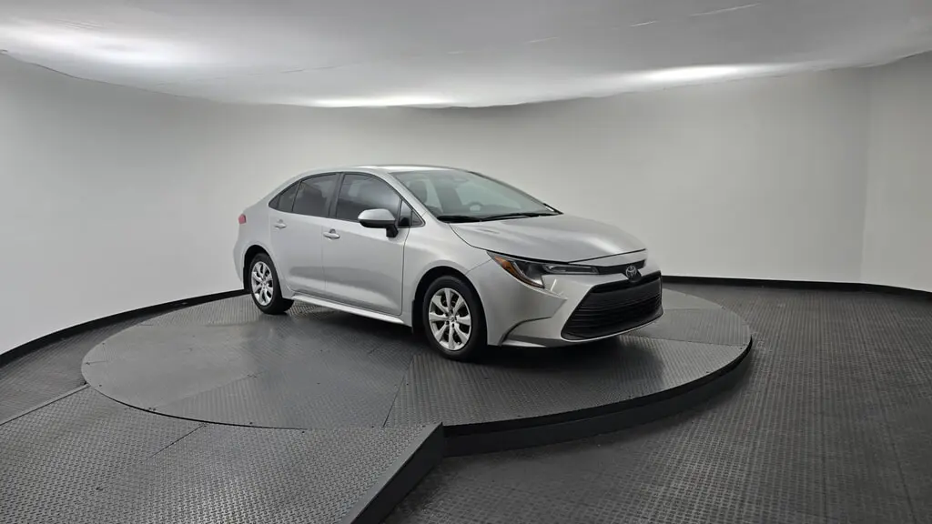 2025 TOYOTA COROLLA LE photo 10