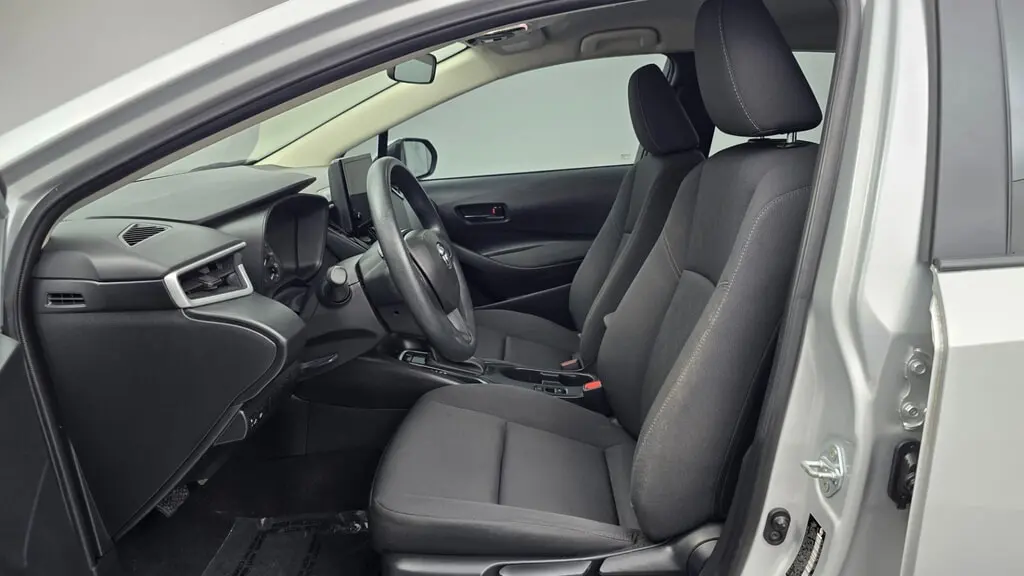 2025 TOYOTA COROLLA LE photo 13